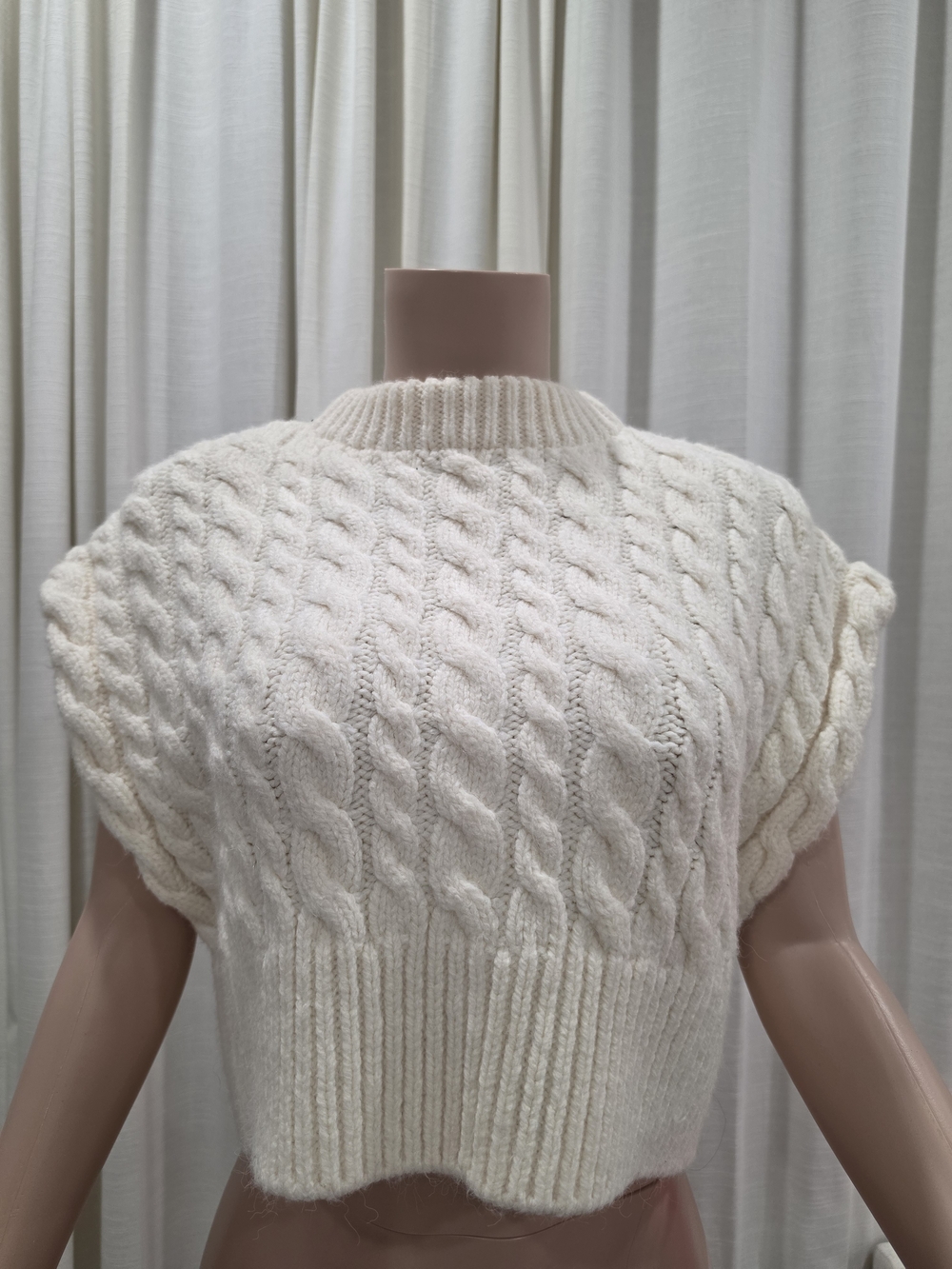 ZARA Cream Cable Knit Cropped Sweater Vest Size M Ivory Chunky Knit